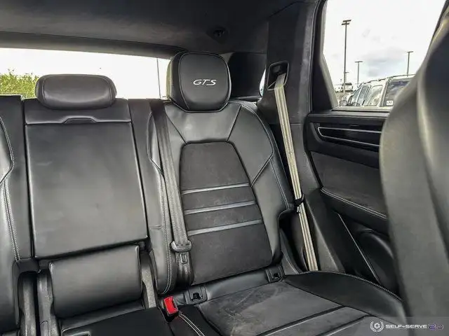 2023 Porsche Cayenne GTS | PREMUIM PKG | MATRIX HEADLIGHTS dans Autos et camions dans Comté de Strathcona - Image 16