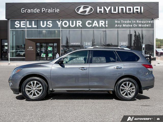 2016 Nissan Pathfinder SV | AWD | Heated Steering Wheel in Cars & Trucks in Grande Prairie - Image 3