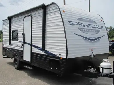 FRESH ARRIVAL-2024 KEYSTONE SPRINGDALE 1700FQ, VERY POPULAR LAYOUT, GREAT TOWING WEIGHT OF 3080 LBS...