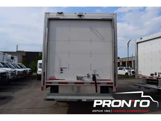 2024 GMC Savana Cube 14 pieds Deck 3500 ** V8 6.6L Essence ** in Cars & Trucks in Laval / North Shore - Image 14