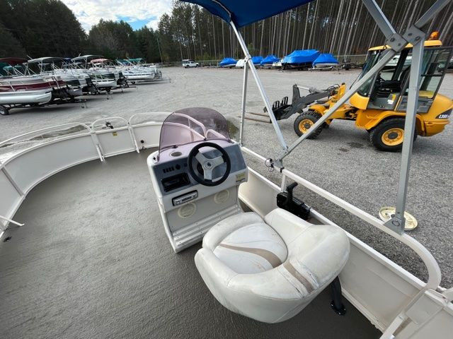 2008 18' STARCRAFT PONTOON 30HP 4 STROKE EFI - OPEN LAYOUT in Powerboats & Motorboats in Peterborough - Image 4
