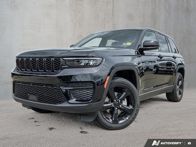 2025 Jeep Grand Cherokee Altitude | Trailer Tow Package in Cars & Trucks in Edmonton