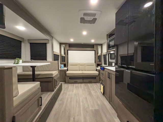2025 GRAND DESIGN TRANSCEND ONE 161BH in Travel Trailers & Campers in Sudbury - Image 2