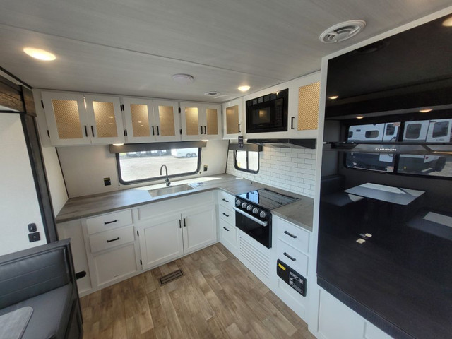2022 HIDEOUT 34FKDS in Travel Trailers & Campers in London - Image 3