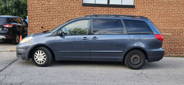 2007 Toyota Sienna 5dr CE 7-Passenger 2WD in Cars & Trucks in Oakville / Halton Region - Image 2