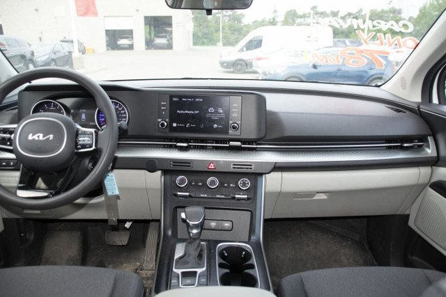 2022 KIA CARNIVAL LX in Cars & Trucks in Oshawa / Durham Region - Image 4
