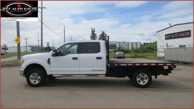 2017 Ford F-350 XLT CREW CAB FLAT DECK in Cars & Trucks in Edmonton