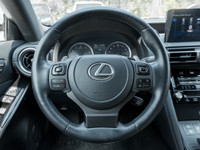 One owner, leased vehicle, full service history, clean Carfax. LOW kms!Luxury package. dometer is 25... (image 8)