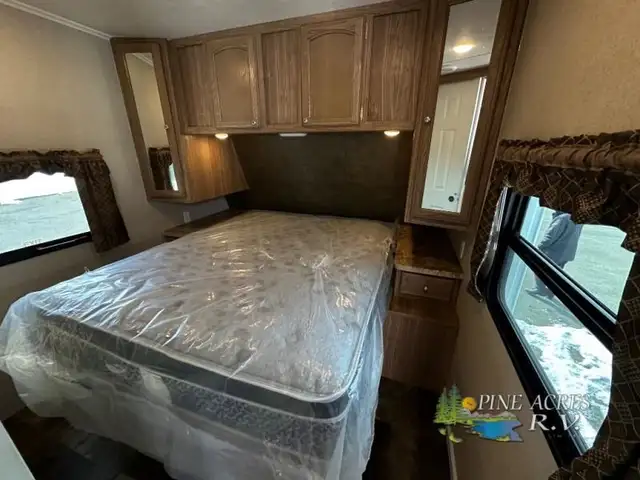 2015 Shasta RVs Revere 32DS in Travel Trailers & Campers in Truro - Image 10