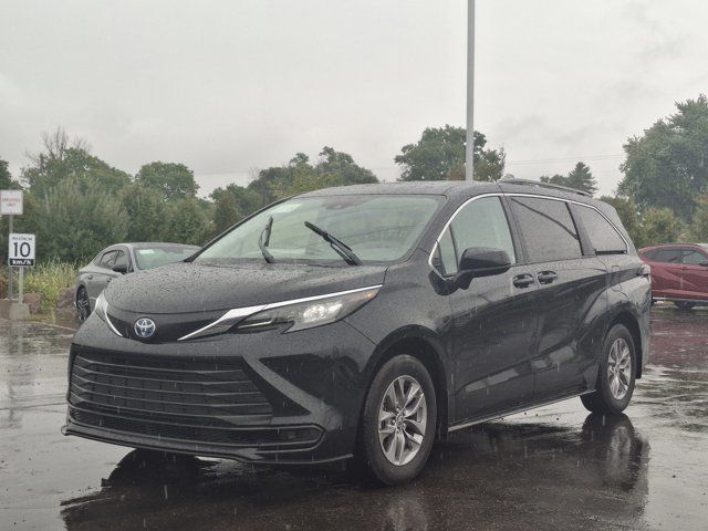 2024 Toyota Sienna LE | Radar Cruise | Power Sliding Doors in Cars & Trucks in Guelph
