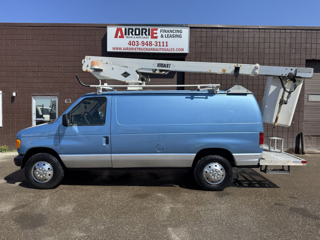 2006 Ford E-350 Bucket Van 29 FT VersaLift in Cars & Trucks in Calgary