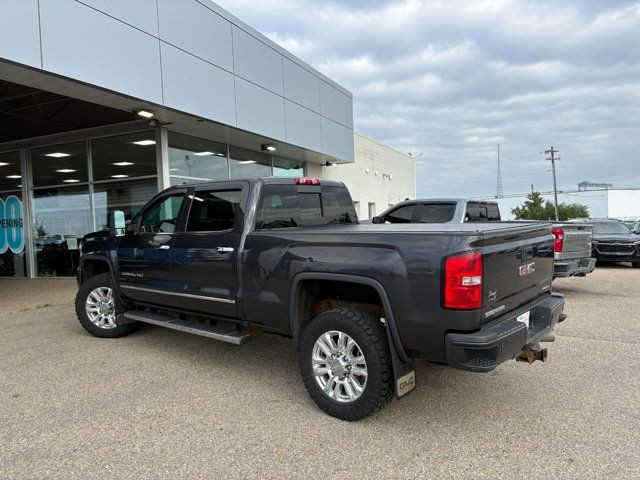 2015 GMC Sierra 2500HD Denali 6.6L Duramax in Cars & Trucks in Edmonton - Image 4