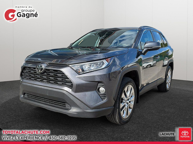 **TOYOTA**RAV4**2020**XLE**PREMIUM**CUIR**TOIT OUVRANT**MAGS 19  in Cars & Trucks in Laurentides