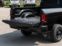 QUICK ORDER PACKAGE 2UA -inc: Engine: 6.4L V8 HEMI HD Transmission: 8-Speed Automatic,REAR WHEELHOUS... (image 6)