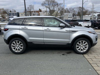 THIS VEHICLE COMES WITH AN ADDITIONAL SET OF WINTER TIRES AND RIMS! The 2019 Range Rover Evoque SE i... (image 5)