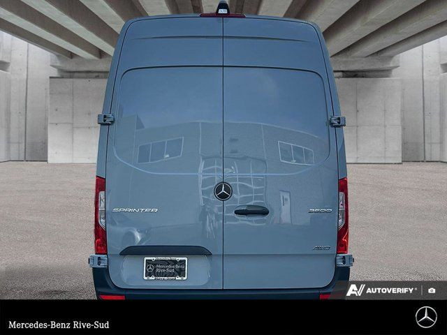 2025 Mercedes-Benz Sprinter 2500 144 Wheelbase High Roof AWD in Cars & Trucks in Longueuil / South Shore - Image 4