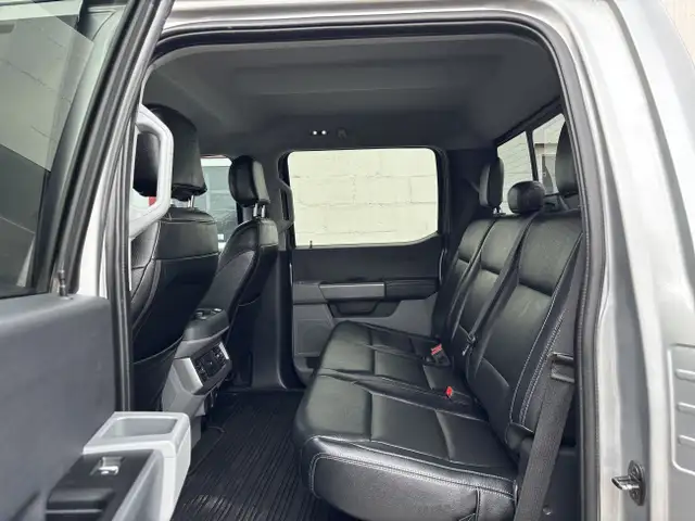 2023 Ford Super Duty F-350 SRW XLT | 6.7L DIESEL | CREW CAB | 8  dans Autos et camions dans Calgary - Image 18