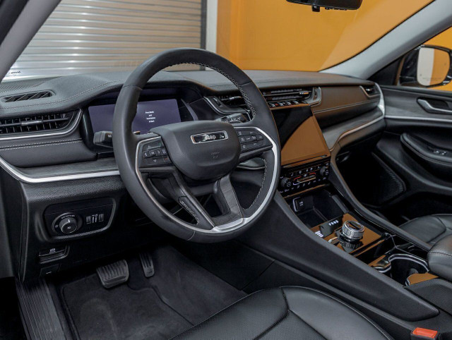 Jeep Grand Cherokee L LIMITED 4X4 *TOIT 7 PLACES NAV SIÈGES VENT in Cars & Trucks in Laurentides - Image 2