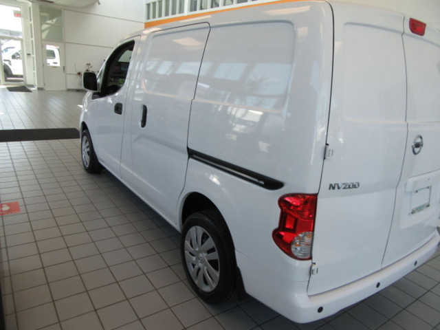  2021 Nissan NissanNV200 GAS CARGO VAN WITH DUAL SLIDING DOORS in Cars & Trucks in Markham / York Region - Image 3