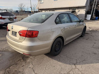 2013 Volkswagon Jetta TDI,2 set of tires,excellent conditions,3 previous owners, low kilometres,gas... (image 8)