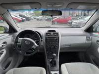2013 Toyota Corolla LE manuelle sièges chauffants prie USB et aux pour la musique avec Bluetooth bon... (image 7)