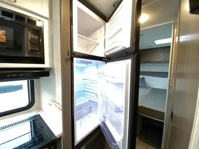 2024 Thor Motor Coach Four Winds 25V in RVs & Motorhomes in Abbotsford - Image 13