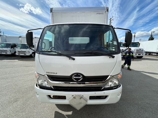  2020 Hino 195D with 20-Foot Box and Power Liftgate in Heavy Trucks in Delta/Surrey/Langley - Image 3