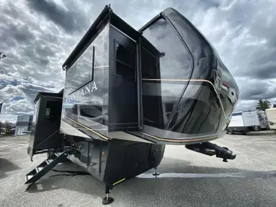 Keystone Montana fifth wheel 3761FL highlights: Bath and a Half Front Living Area Master Suite Pantr...