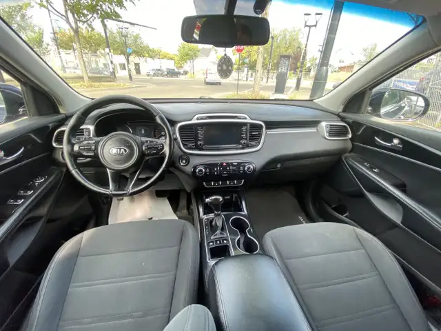 2017 Kia Sorento AWD 7 Passengers back up camera- Priced to Sell in Cars & Trucks in Edmonton - Image 9