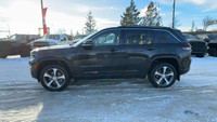 This Jeep Grand Cherokee is equipped with: Capri Leatherette Seats w/Perforated Inserts, CommandView... (image 8)