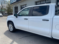 2021 Chevrolet Silverado 1500 Crew Cab 4WD Custom with the 5.3L and only 113,000kms. Clean history w... (image 8)
