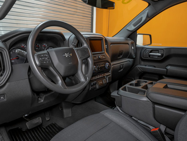 2024 Chevrolet Silverado 1500 CUSTOM TRAIL BOSS CREW 4X4 V8 *GR  dans Autos et camions  à Laurentides - Image 2