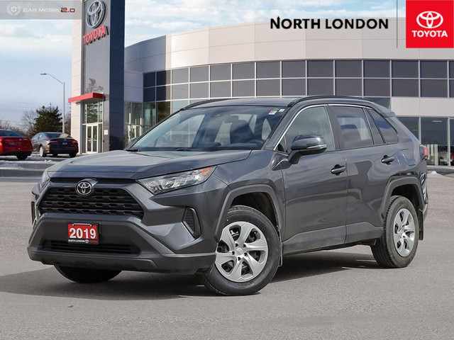 2019 Toyota RAV4 LE CLEAN CARFAX AND LOW KMS in Cars & Trucks in London