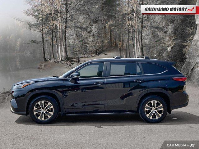 2023 Toyota Highlander XLE in Cars & Trucks in Hamilton - Image 2