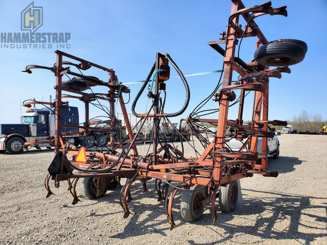 Co-operative Cereal Implements 38 Ft Cultivator in Farming Equipment in Edmonton - Image 4