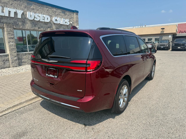 2022 Chrysler Pacifica Touring L in Cars & Trucks in Sarnia - Image 4