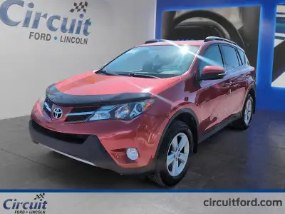 Fiable et extrêmement populaire, le Toyota RAV4 XLE 2014 est parfait pour affronter le climat québéc...