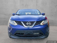 Navigate Ottawa's diverse weather with confidence in this practical 2018 Nissan Qashqai S AWD, an af... (image 8)