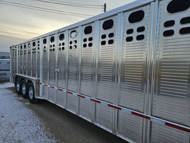 2025 Wilson Foreman Gooseneck 30' Stock Trailer in Farming Equipment in Saskatoon - Image 3