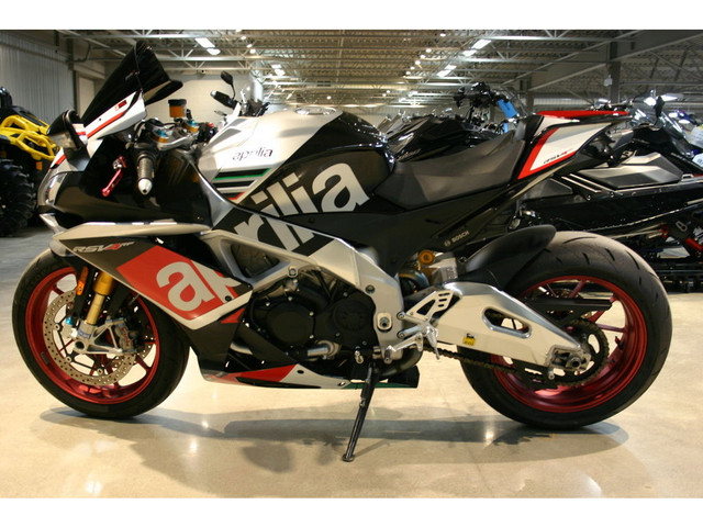  2016 Aprilia RSV4 RF ABS RSV4 FACTORY RF in Sport Bikes in Guelph - Image 2
