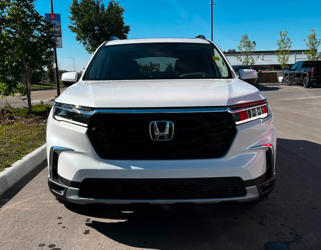2025 Honda Pilot Touring **POWER HANDS-FREE LIFTGATE**MEMORY... in Cars & Trucks in Grande Prairie - Image 2
