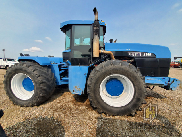 BUHLER VERSATILE 2360 4WD Tractor in Farming Equipment in Edmonton - Image 2