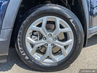 This Jeep Compass has a powerful Intercooled Turbo Regular Unleaded I-4 2.0 L/122 engine powering th... (image 9)