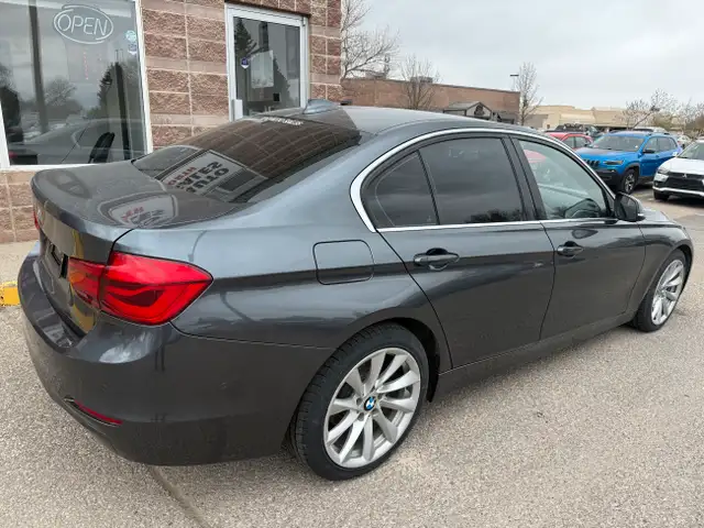 2017 BMW 3 Series 320i xDrive63417672412931121