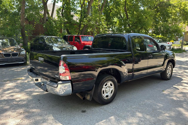 2011 Toyota Tacoma in Cars & Trucks in City of Toronto - Image 3