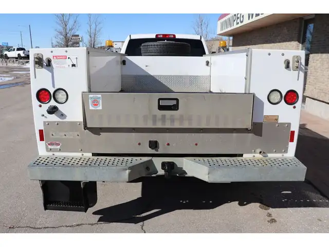 2015 Dodge RAM 4500 CREW DUALLY 6.7L CUMMINS 4X4, SERVICE BODY & in Cargo & Utility Trailers in Winnipeg - Image 20