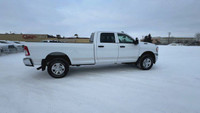 This Ram 2500 is equipped with: Cloth Front 40/20/40 Bench Seat, Radio: Uconnect 5 w/8.4 Display, 4G... (image 9)