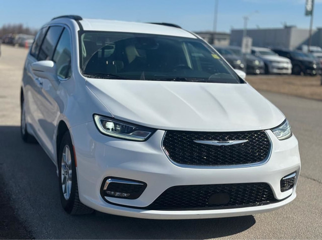 2022 Chrysler Pacifica Touring L - Leather Seats - $241 B/W in Cars & Trucks in Winnipeg - Image 3