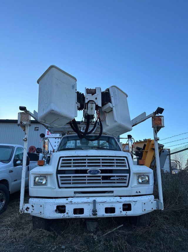 1991 Ford F800 DRW Bucket Truck  in Heavy Equipment in St. Albert