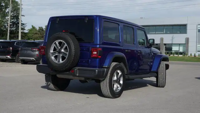 2019 Jeep Wrangler Unlimited Sahara 4x4 | Leather in Cars & Trucks in Guelph - Image 7
